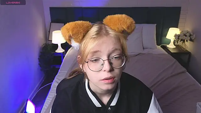 Snapshot of FoxxyyPolly chatting on 5, 6, 2026 FoxxyyPolly online show from 5, 6, 2026