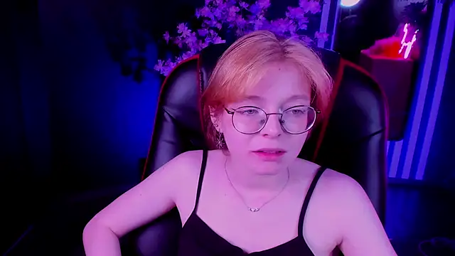 Snapshot of FoxxyyPolly chatting on 19, 5, 2026 FoxxyyPolly online show from 19, 5, 2026