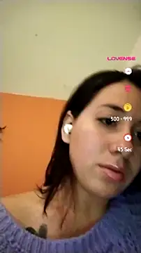 Snapshot of Annie_loveer chatting on 3, 7, 2026 Annie loveer online show from 3, 7, 2026