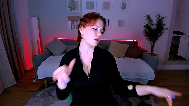 MiaLacrice online show from 18, 6, 2026