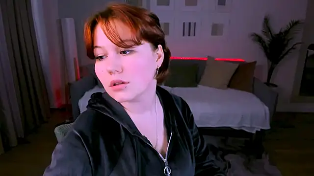 MiaLacrice online show from 29, 6, 2026