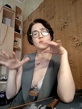Alessa Kiss online show from 7, 5, 2026