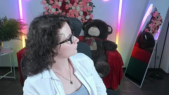 Snapshot of AureliaGleam chatting on 9, 5, 2026 AureliaGleam online show from 9, 5, 2026