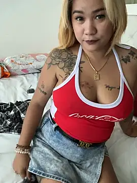 Snapshot of queenmia__ph chatting on 16, 6, 2026 queenmia ph online show from 16, 6, 2026