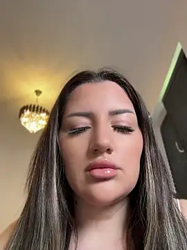 Snapshot of SophiePale chatting on 8, 5, 2026 SophiePale online show from 8, 5, 2026