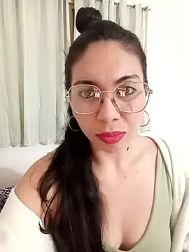 Mia essence online show from 9, 5, 2026