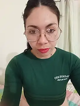 Mia essence online show from 29, 6, 2026