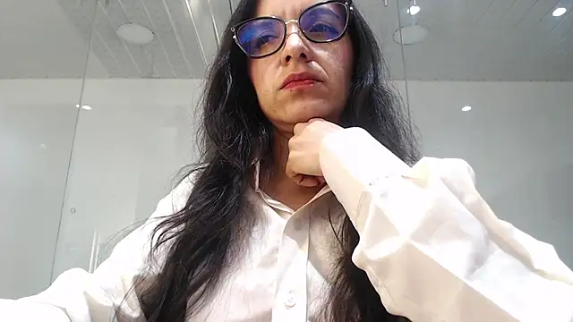 Lizeth White  online show from 30, 6, 2026