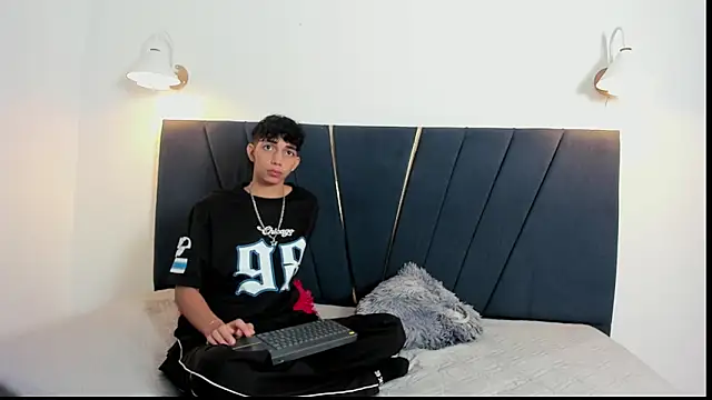 ero boy40 online show from 17, 5, 2026