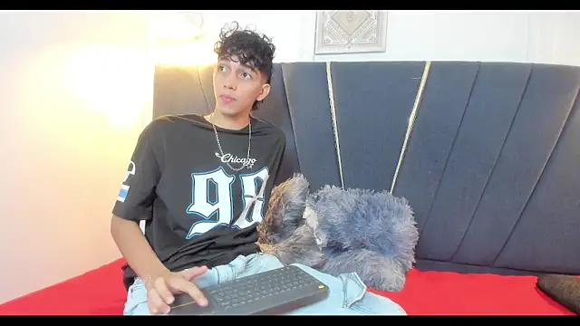 Snapshot of ero_boy40 chatting on 14, 5, 2026 ero boy40 online show from 14, 5, 2026
