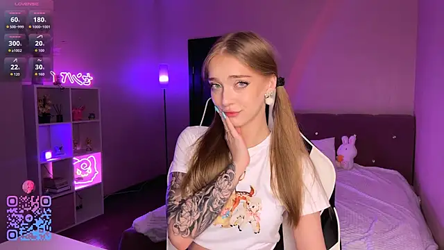 Snapshot of callme_eva chatting on 24, 6, 2026 callme eva online show from 24, 6, 2026