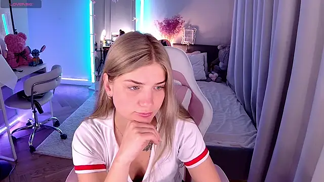 Snapshot of Leri_One chatting on 18, 5, 2026 Leri One online show from 18, 5, 2026