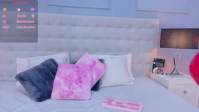 DulceeGarcia online show from 19, 6, 2026