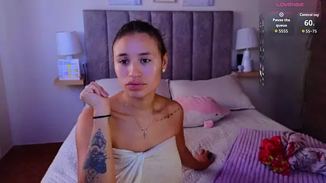 Victoria Hils online show from 6, 7, 2026