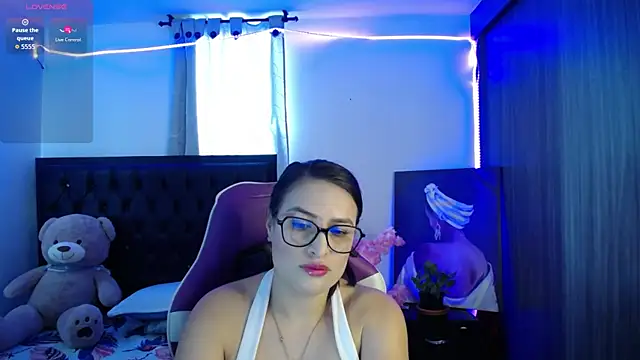 EsmeraldaReign online show from 8, 5, 2026