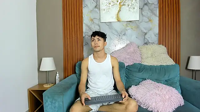 Snapshot of CAT_LOVE1 chatting on 13, 5, 2026 CAT LOVE1 online show from 13, 5, 2026