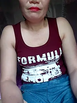 Snapshot of -Trici- chatting on 4, 7, 2026 -Trici- online show from 4, 7, 2026