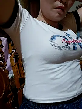 Snapshot of -Trici- chatting on 9, 7, 2026 -Trici- online show from 9, 7, 2026
