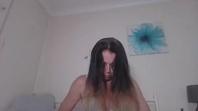 Snapshot of LouiseLovell chatting on 16, 6, 2026 LouiseLovell online show from 16, 6, 2026