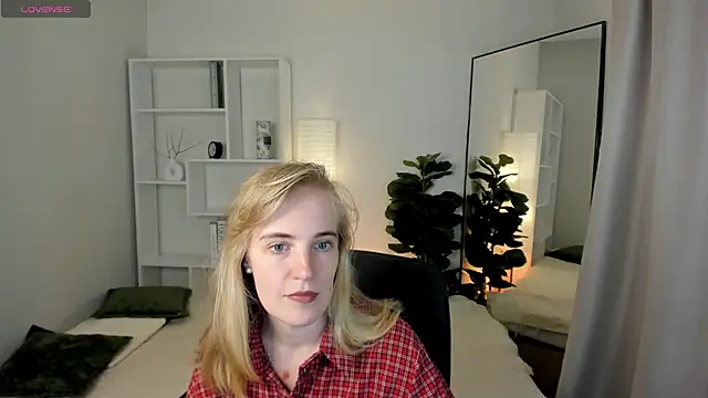 Snapshot of IrmaRonn chatting on 18, 5, 2026 IrmaRonn online show from 18, 5, 2026