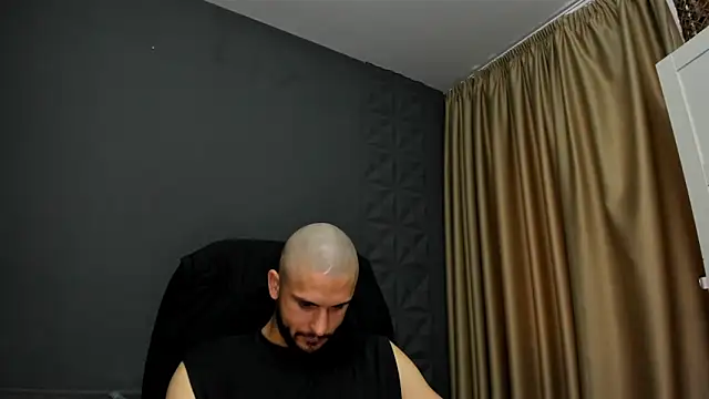 Snapshot of TroyWadee chatting on 7, 6, 2026 TroyWadee online show from 7, 6, 2026