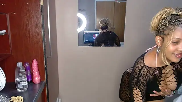 Snapshot of Thique_DollX chatting on 27, 5, 2026 Thique DollX online show from 27, 5, 2026