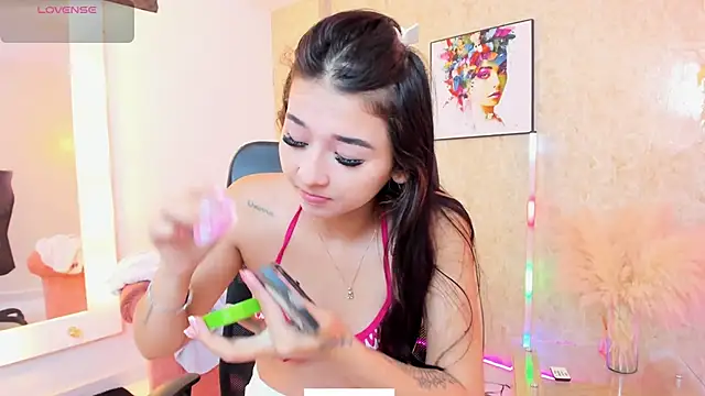 Littlee Mia online show from 4, 6, 2026