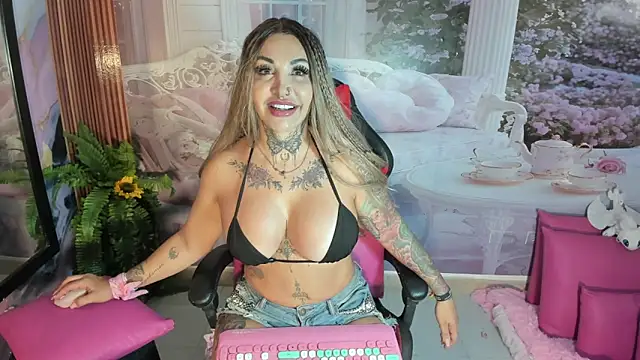 Snapshot of LaylaWatsson chatting on 31, 5, 2026 LaylaWatsson online show from 31, 5, 2026