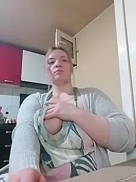 Snapshot of DiamondMia11 chatting on 8, 5, 2026 DiamondMia11 online show from 8, 5, 2026
