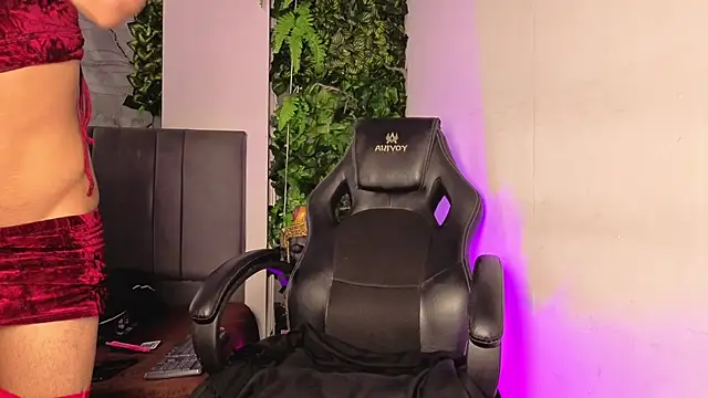 lily dark   online show from 20, 5, 2026