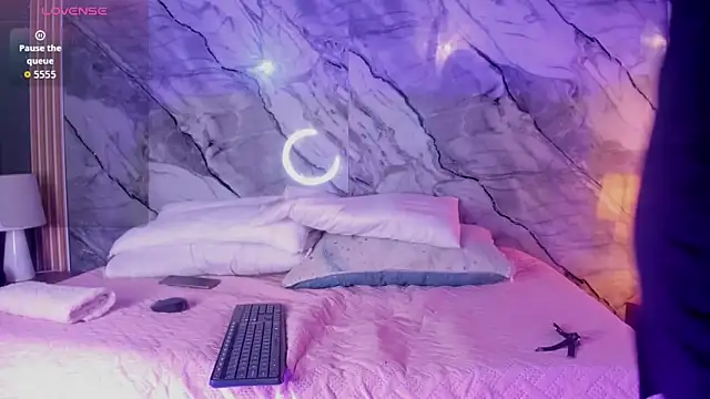 lily dark   online show from 12, 5, 2026