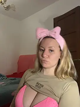 Snapshot of AllisonLove2 chatting on 13, 7, 2026 AllisonLove2 online show from 13, 7, 2026