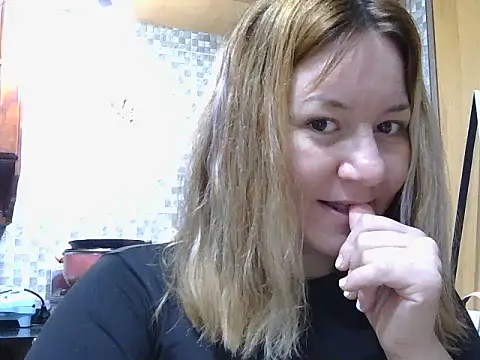 Snapshot of AllisonLove2 chatting on 7, 8, 2026 AllisonLove2 online show from 7, 8, 2026