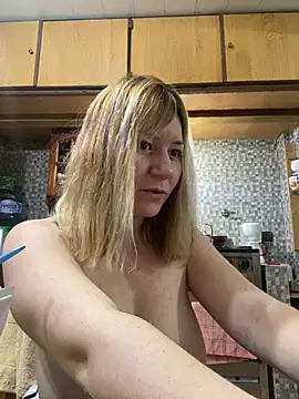 Snapshot of AllisonLove2 chatting on 5, 8, 2026 AllisonLove2 online show from 5, 8, 2026