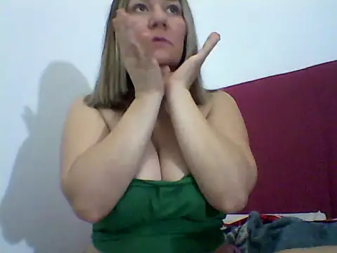 Snapshot of AllisonLove2 chatting on 6, 6, 2026 AllisonLove2 online show from 6, 6, 2026