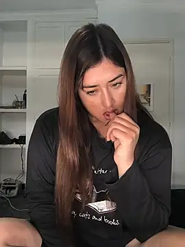 nicole34-44 online show from 10, 5, 2026