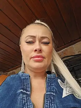 Snapshot of MILFBARBY chatting on 23, 4, 2026 MILFBARBY online show from 23, 4, 2026