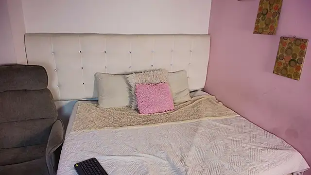 Snapshot of emilly_duque chatting on 20, 6, 2026 emilly duque online show from 20, 6, 2026