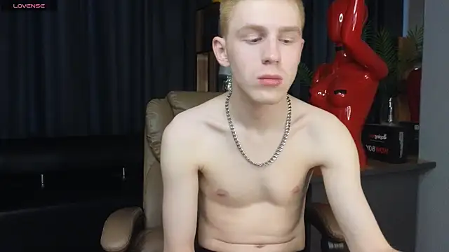 Snapshot of Tommy_CrashXXX chatting on 27, 5, 2026 Tommy CrashXXX online show from 27, 5, 2026