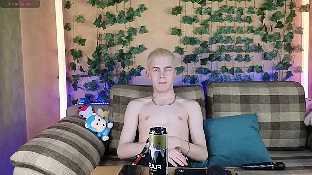 Snapshot of Tommy_CrashXXX chatting on 4, 6, 2026 Tommy CrashXXX online show from 4, 6, 2026