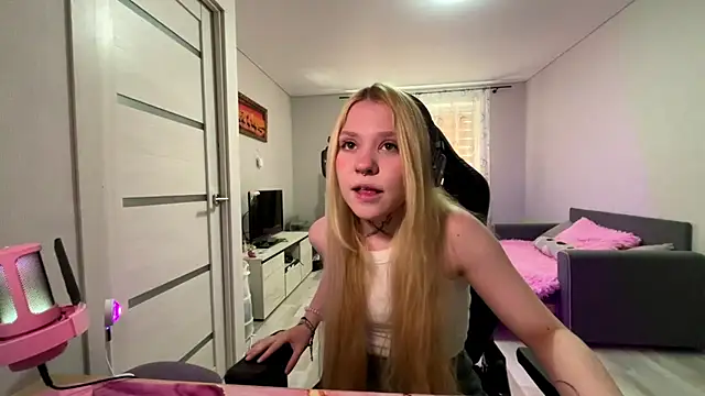 cyber shawtyzzz online show from 26, 5, 2026