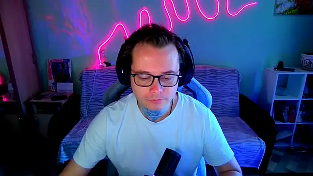 MeLanXolik online show from 9, 6, 2026