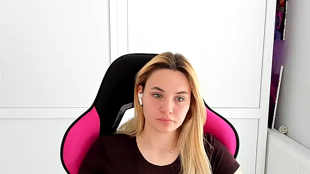 Emma starrs  online show from 2, 6, 2026