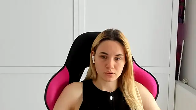 Emma starrs  online show from 11, 6, 2026