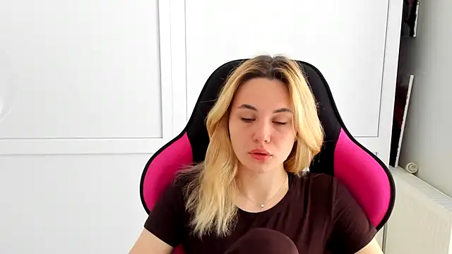 Emma starrs  online show from 5, 6, 2026