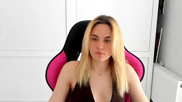 Emma starrs  online show from 15, 6, 2026