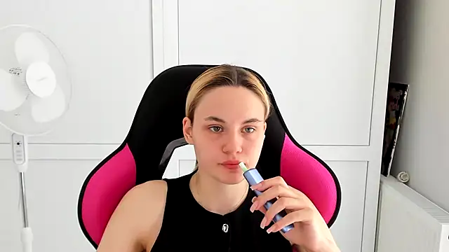 Emma starrs  online show from 22, 5, 2026