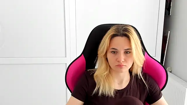 Emma starrs  online show from 5, 6, 2026