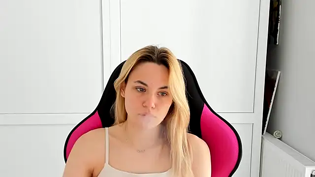 Emma starrs  online show from 31, 5, 2026