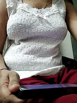 Snapshot of Hot_Bhabhi_Girl chatting on 13, 5, 2026 Hot Bhabhi Girl online show from 13, 5, 2026